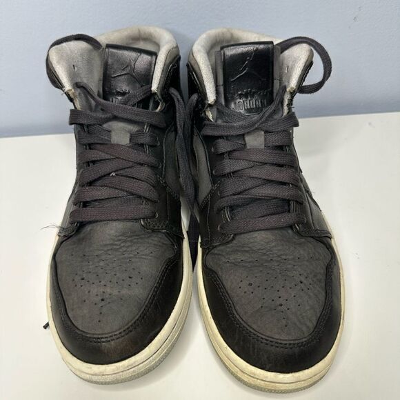 Athletic_Shoes